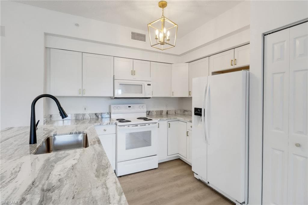 1190 Reserve Way 206, Naples, FL 34105-3