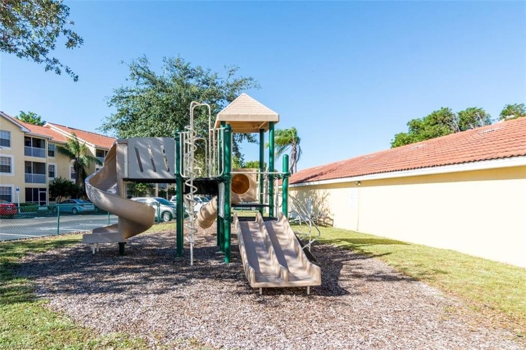 4635 Saint Croix Ln 1218, Naples, FL 34109-39