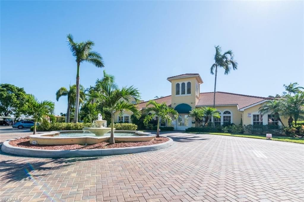4635 Saint Croix Ln 1218, Naples, FL 34109-4