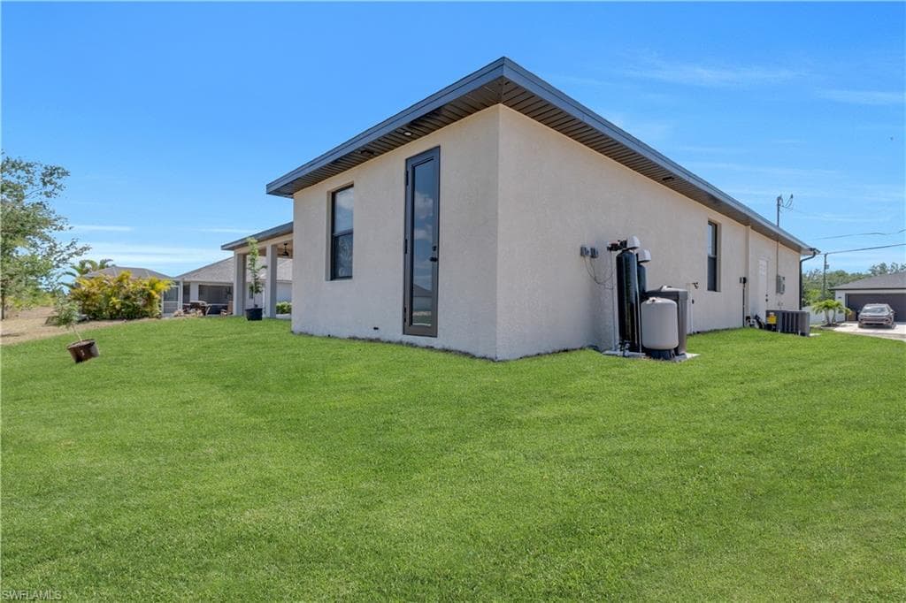 1721 13th Ave, Cape Coral, FL 33909-6