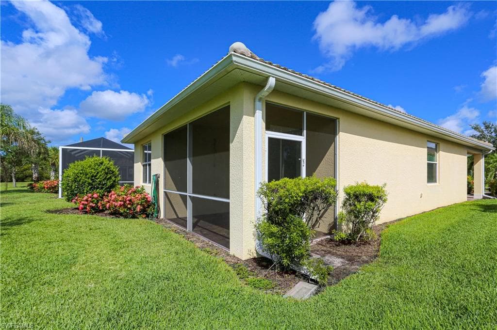 8482 Karina Ct, Naples, FL 34114-35