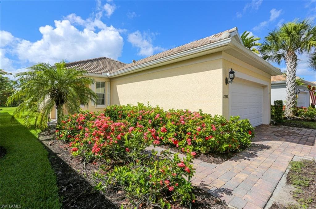 8482 Karina Ct, Naples, FL 34114-5
