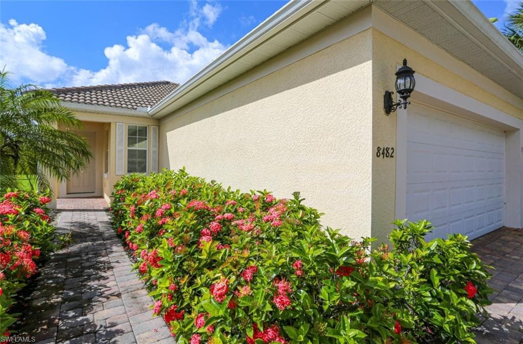 8482 Karina Ct, Naples, FL 34114-6