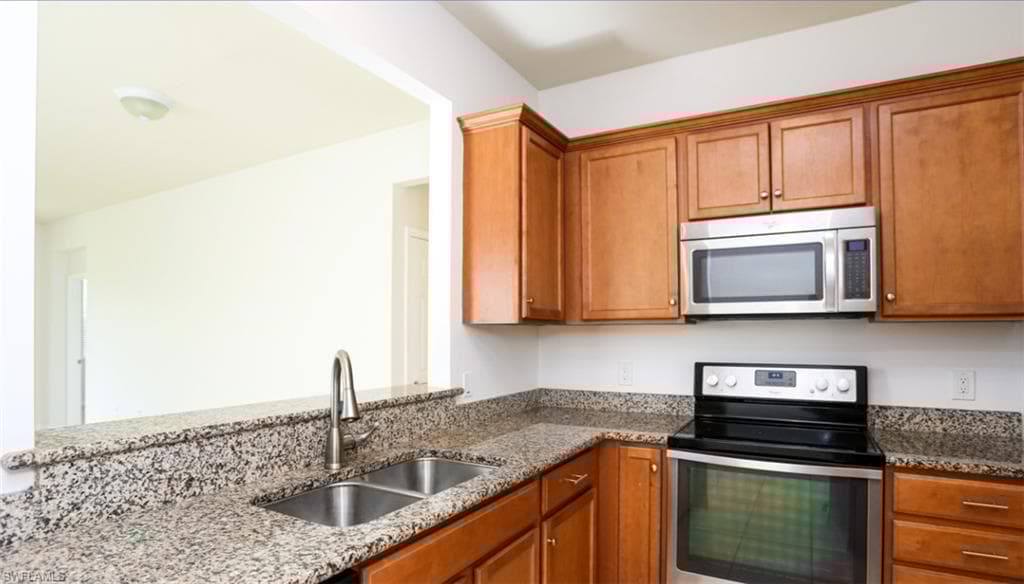 8482 Karina Ct, Naples, FL 34114-8