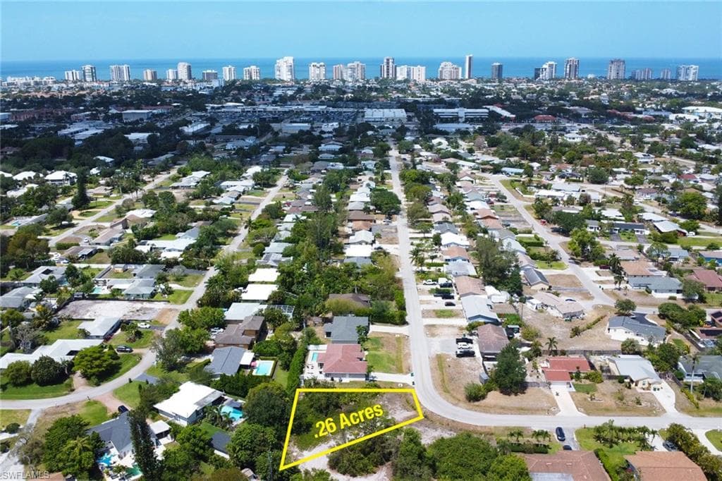 1400 Alhambra Cir, Naples, FL 34103-1