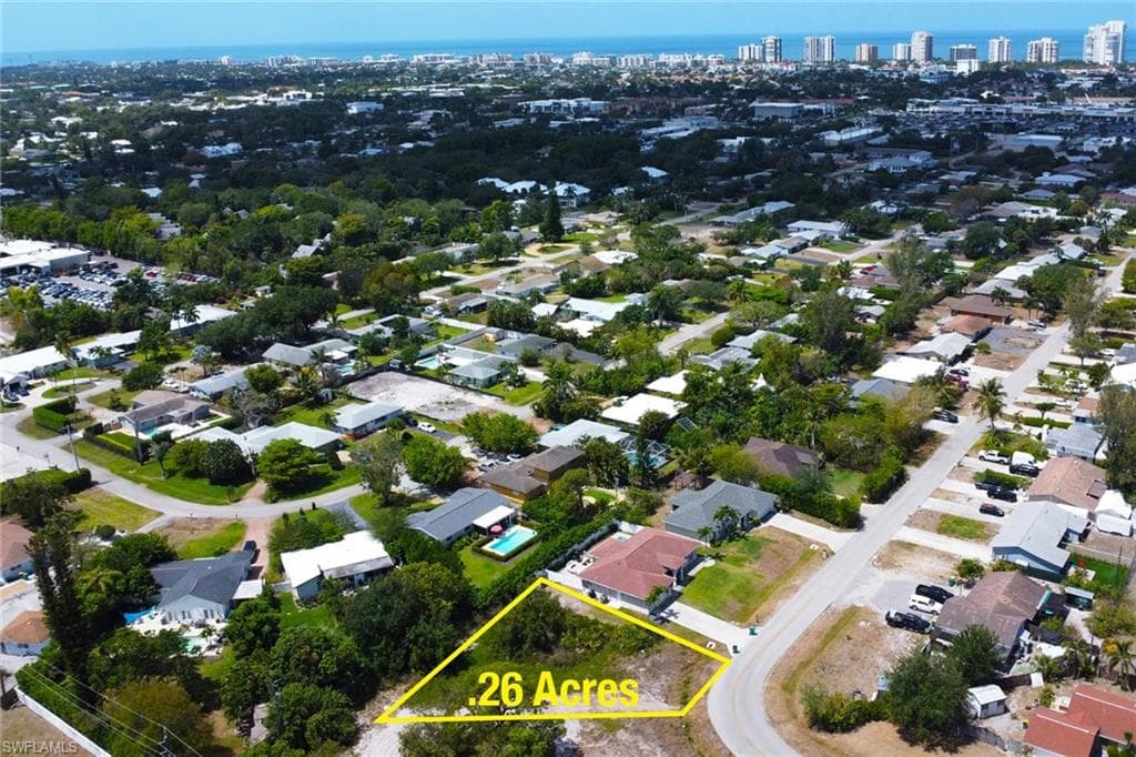 1400 Alhambra Cir, Naples, FL 34103-4