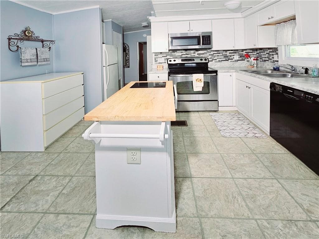 183 Panther Pass Cir 183, Naples, FL 34114-13