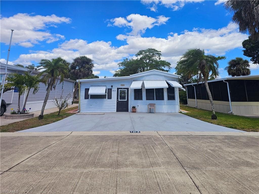 183 Panther Pass Cir 183, Naples, FL 34114-1