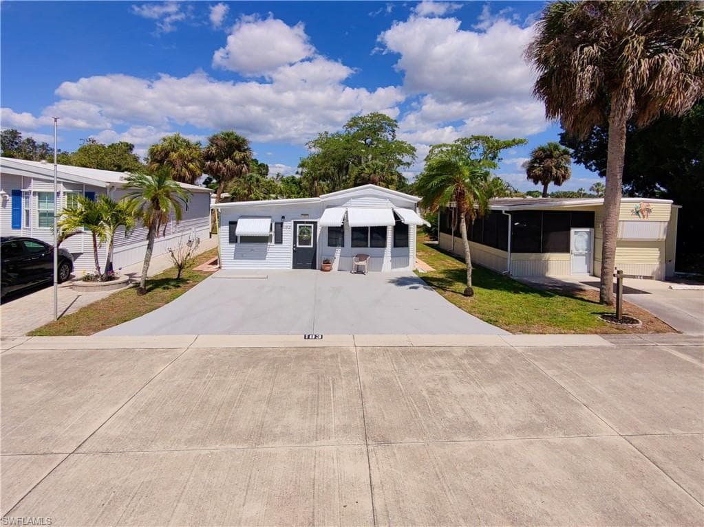 183 Panther Pass Cir 183, Naples, FL 34114-26