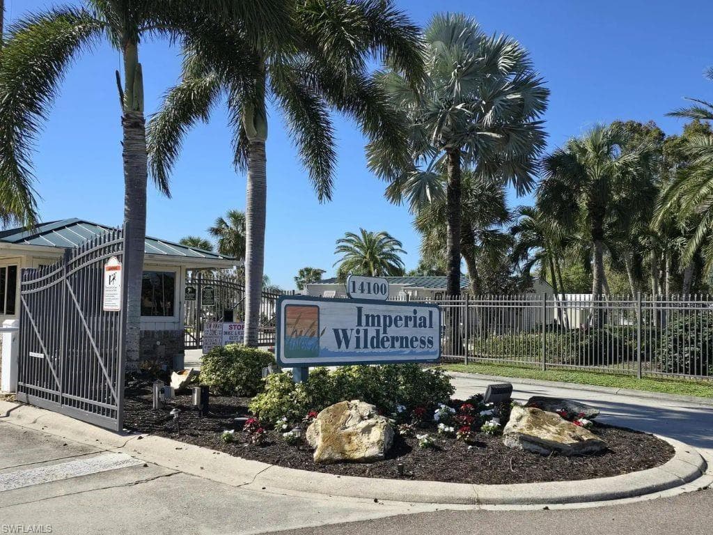 183 Panther Pass Cir 183, Naples, FL 34114-28