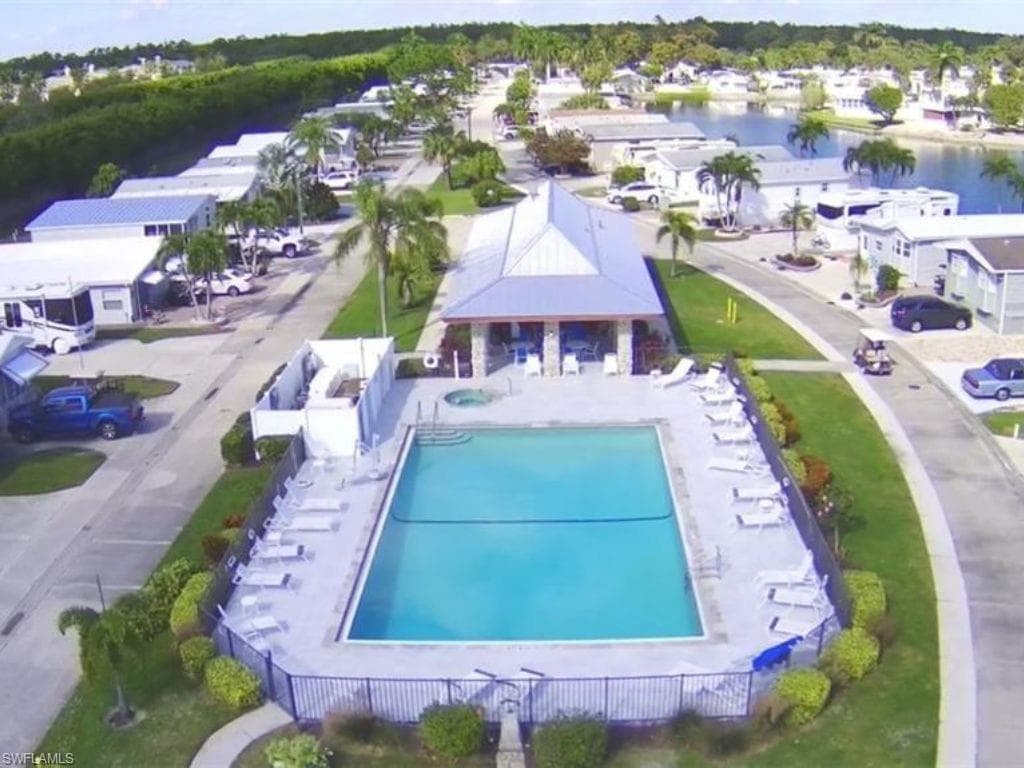 183 Panther Pass Cir 183, Naples, FL 34114-29