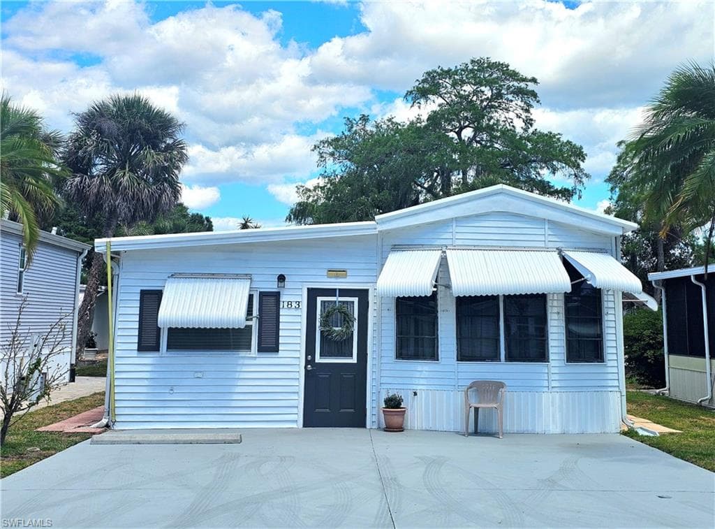 183 Panther Pass Cir 183, Naples, FL 34114-3