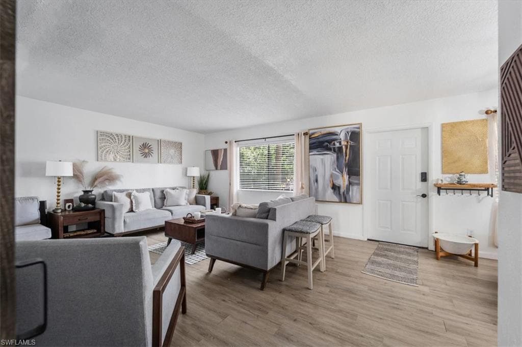4623 Bayshore Dr C2, Naples, FL 34112-21