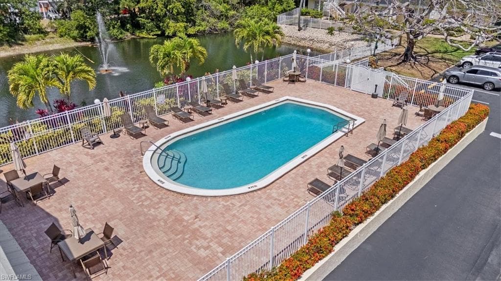 4623 Bayshore Dr C2, Naples, FL 34112-25