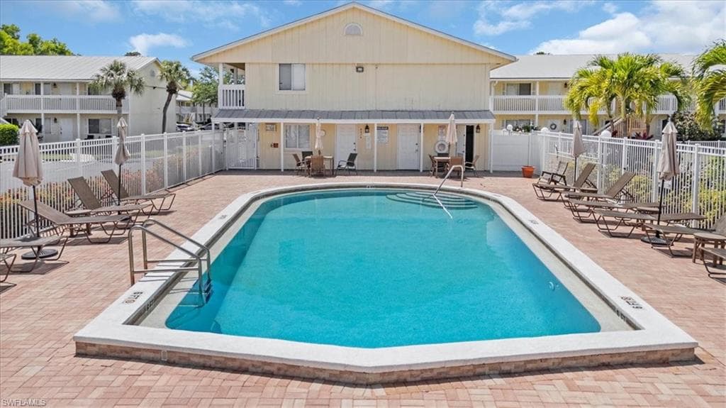 4623 Bayshore Dr C2, Naples, FL 34112-27