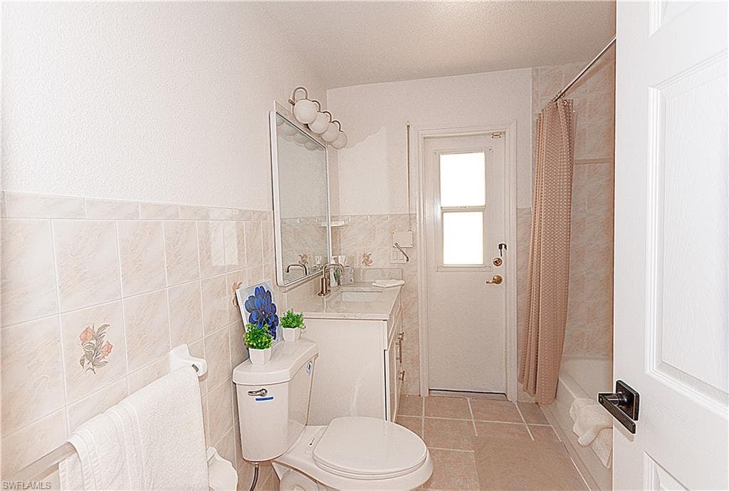 919 16th St, Cape Coral, FL 33990-13