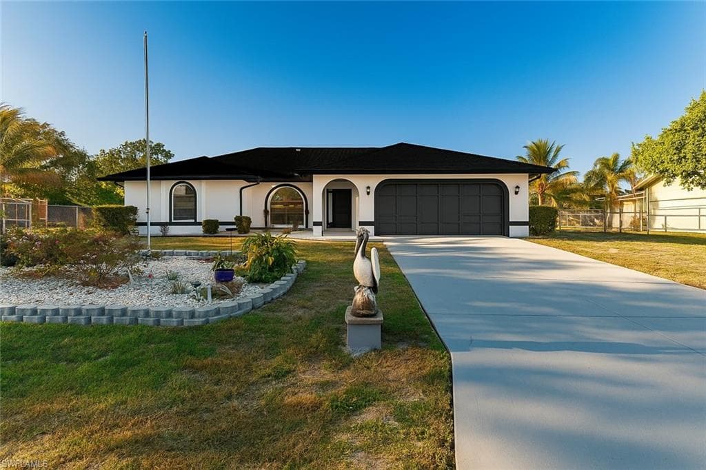 919 16th St, Cape Coral, FL 33990-1