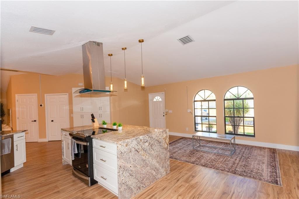 919 16th St, Cape Coral, FL 33990-4