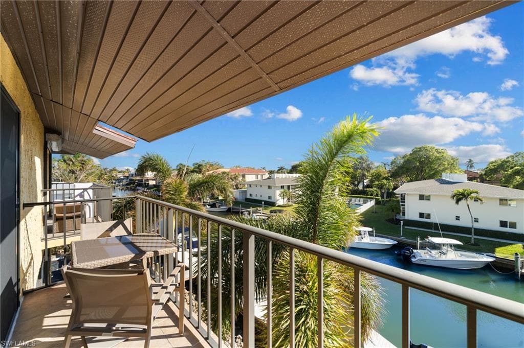 1400 Blue Point Ave 202, Naples, FL 34102-17