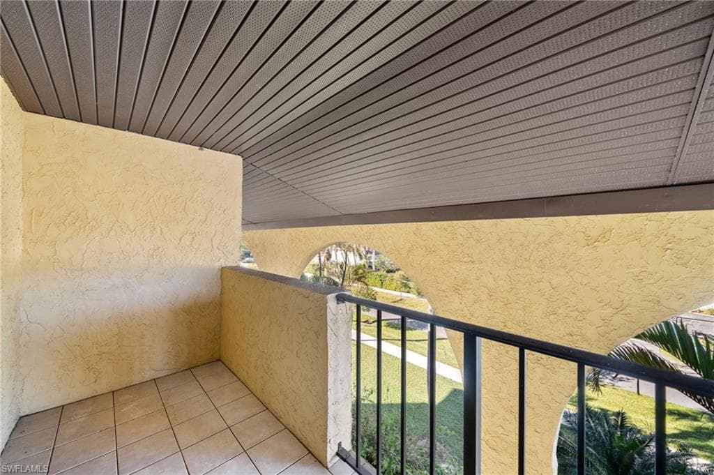 1400 Blue Point Ave 202, Naples, FL 34102-22