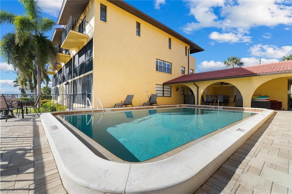 1400 Blue Point Ave 202, Naples, FL 34102-24