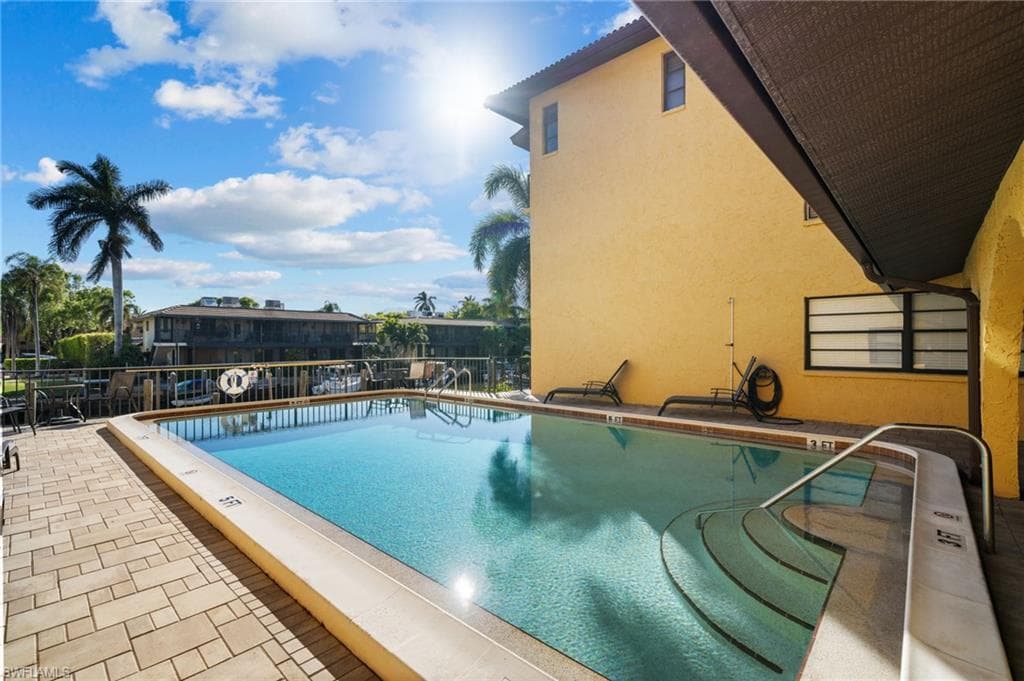 1400 Blue Point Ave 202, Naples, FL 34102-25