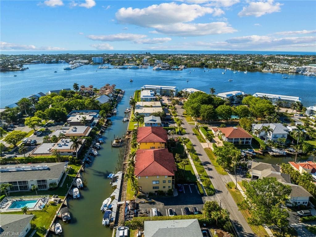 1400 Blue Point Ave 202, Naples, FL 34102-26