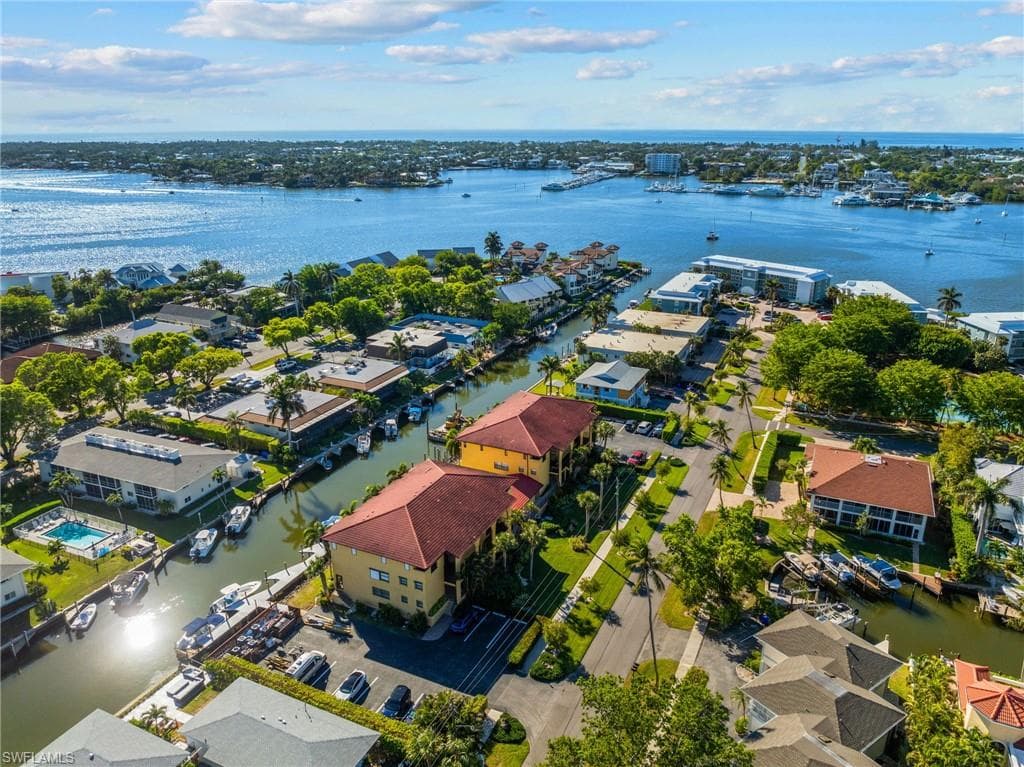 1400 Blue Point Ave 202, Naples, FL 34102-2