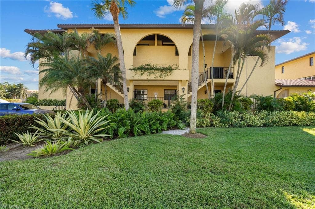 1400 Blue Point Ave 202, Naples, FL 34102-3