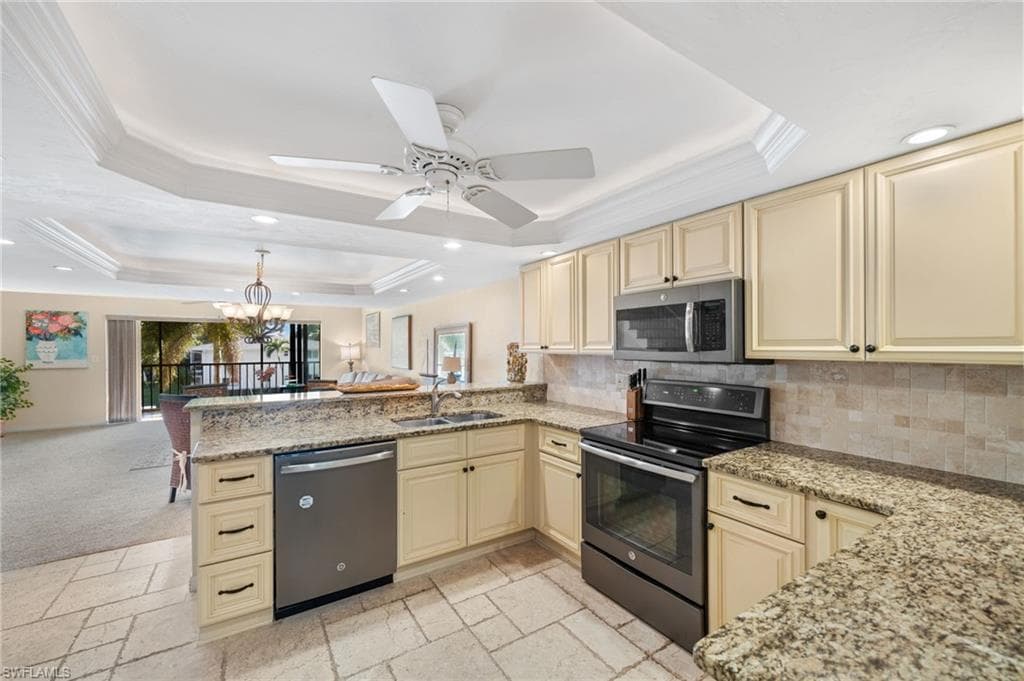 1400 Blue Point Ave 202, Naples, FL 34102-4