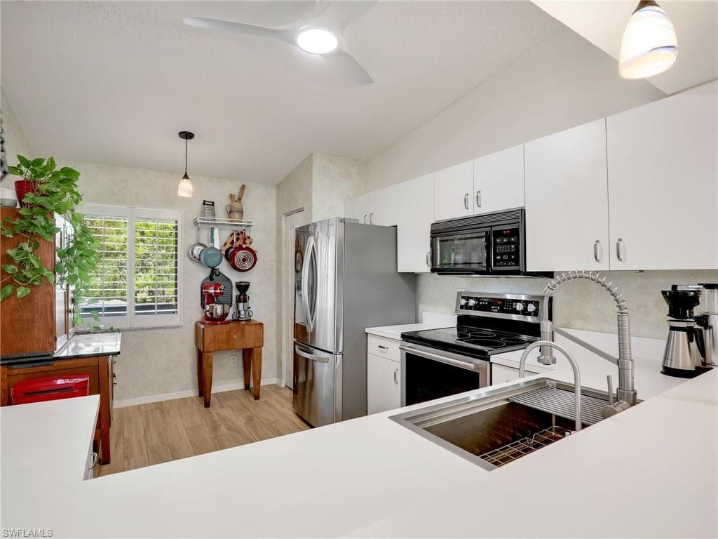 935 New Waterford Dr F204, Naples, FL 34104-4