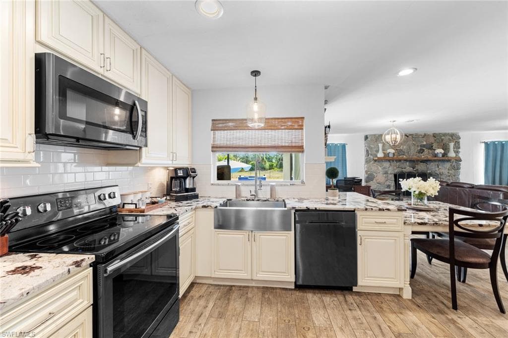 2080 39th St SW, Naples, FL 34117-10
