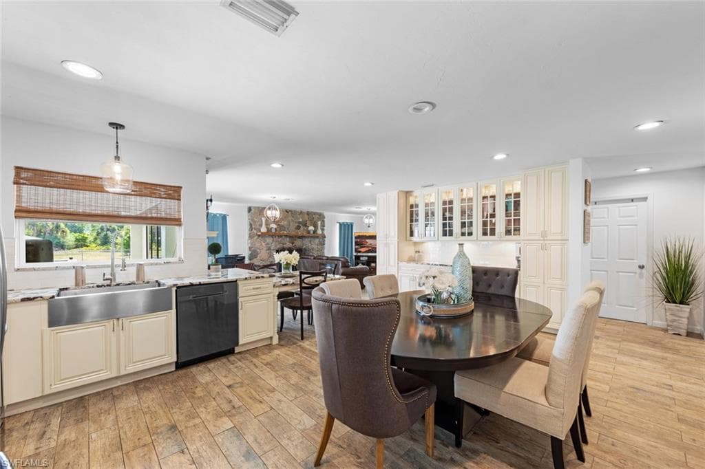 2080 39th St SW, Naples, FL 34117-11