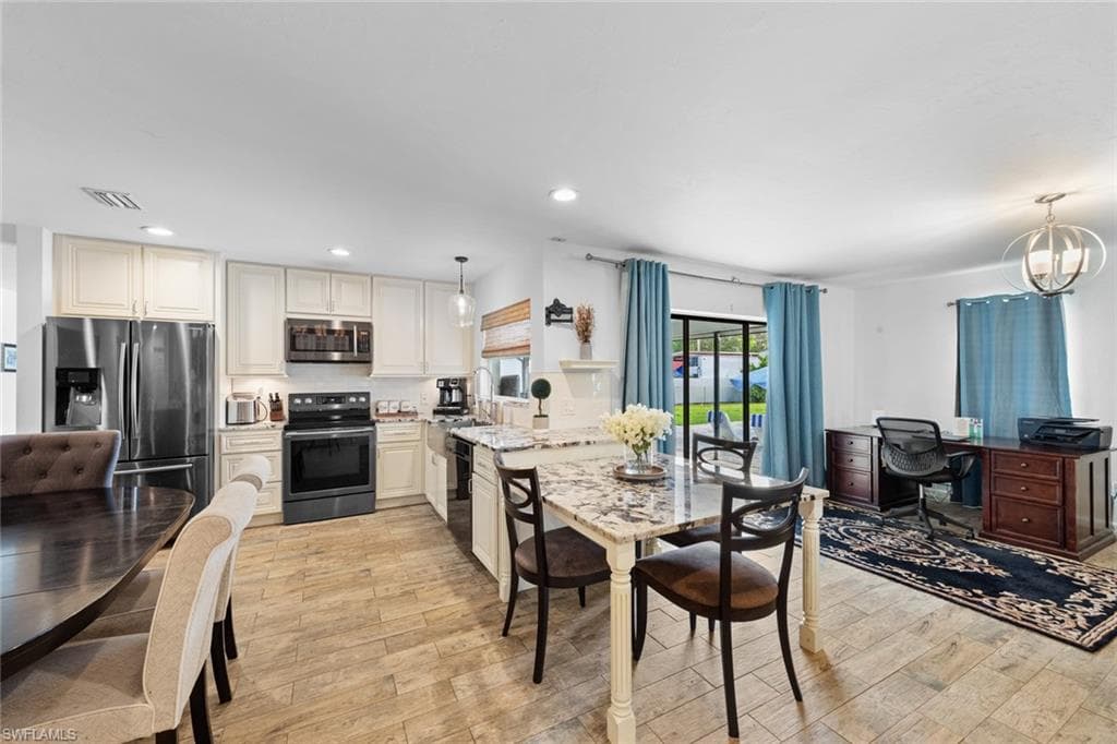 2080 39th St SW, Naples, FL 34117-15