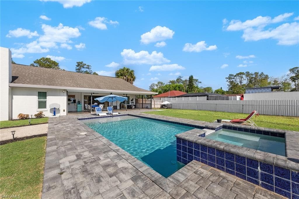 2080 39th St SW, Naples, FL 34117-29