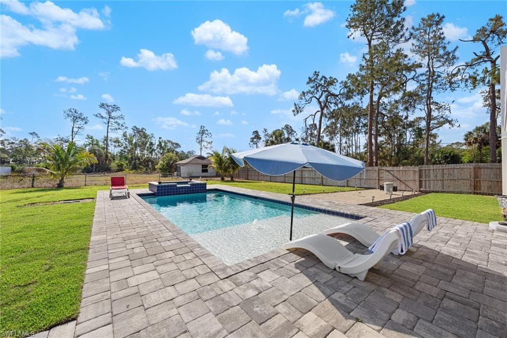 2080 39th St SW, Naples, FL 34117-30