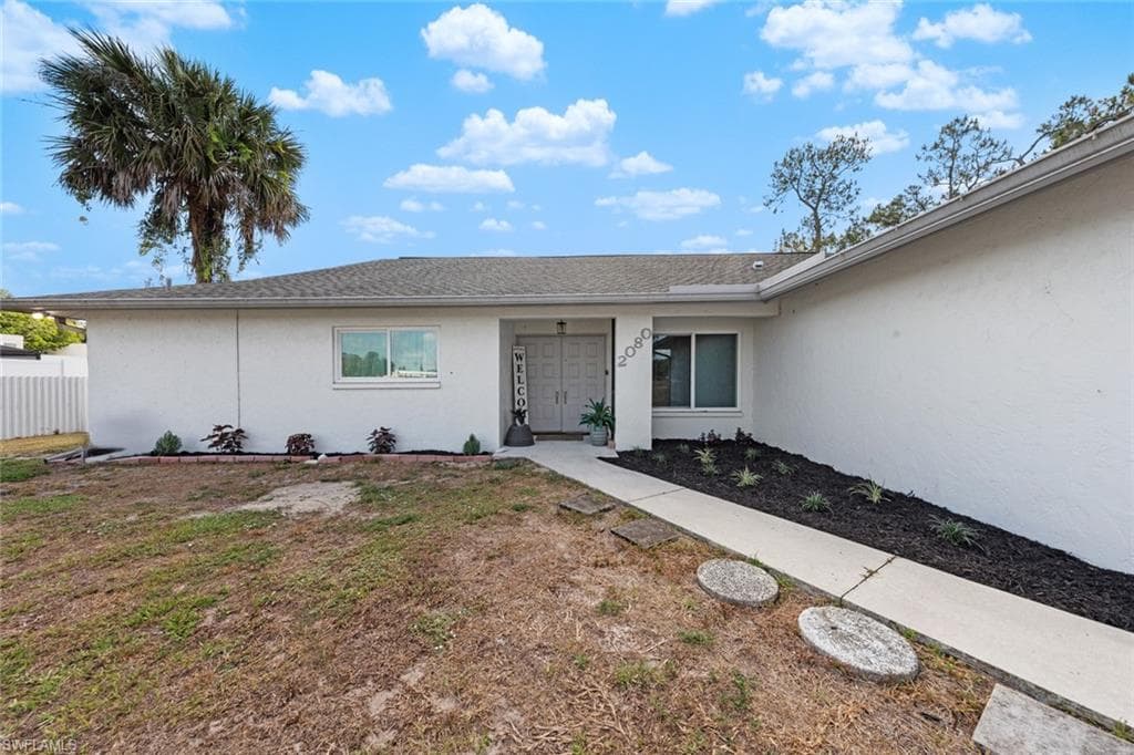 2080 39th St SW, Naples, FL 34117-3