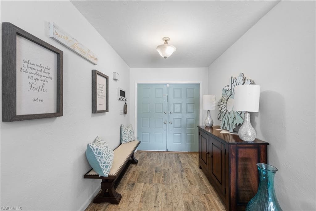 2080 39th St SW, Naples, FL 34117-5