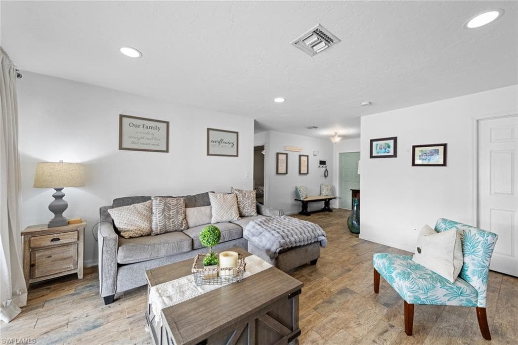2080 39th St SW, Naples, FL 34117-6