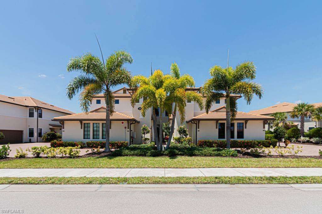 2173 Frangipani Cir 102, Naples, FL 34120-2