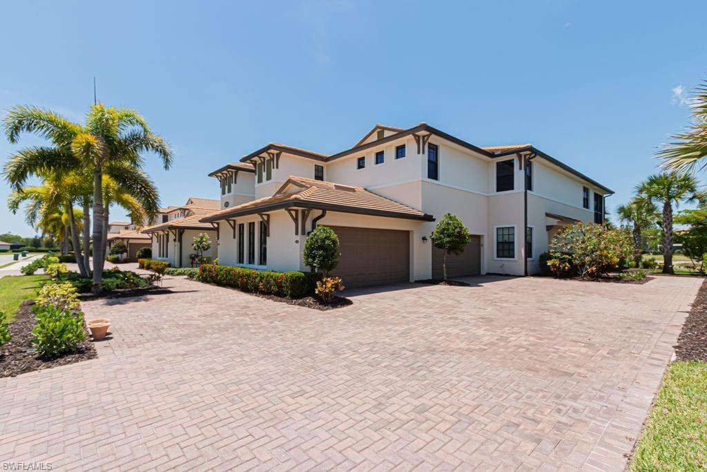 2173 Frangipani Cir 102, Naples, FL 34120-3