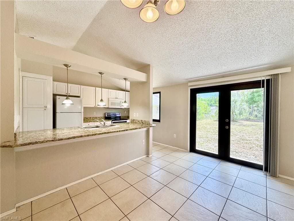 2120 21st St SW, Naples, FL 34117-10