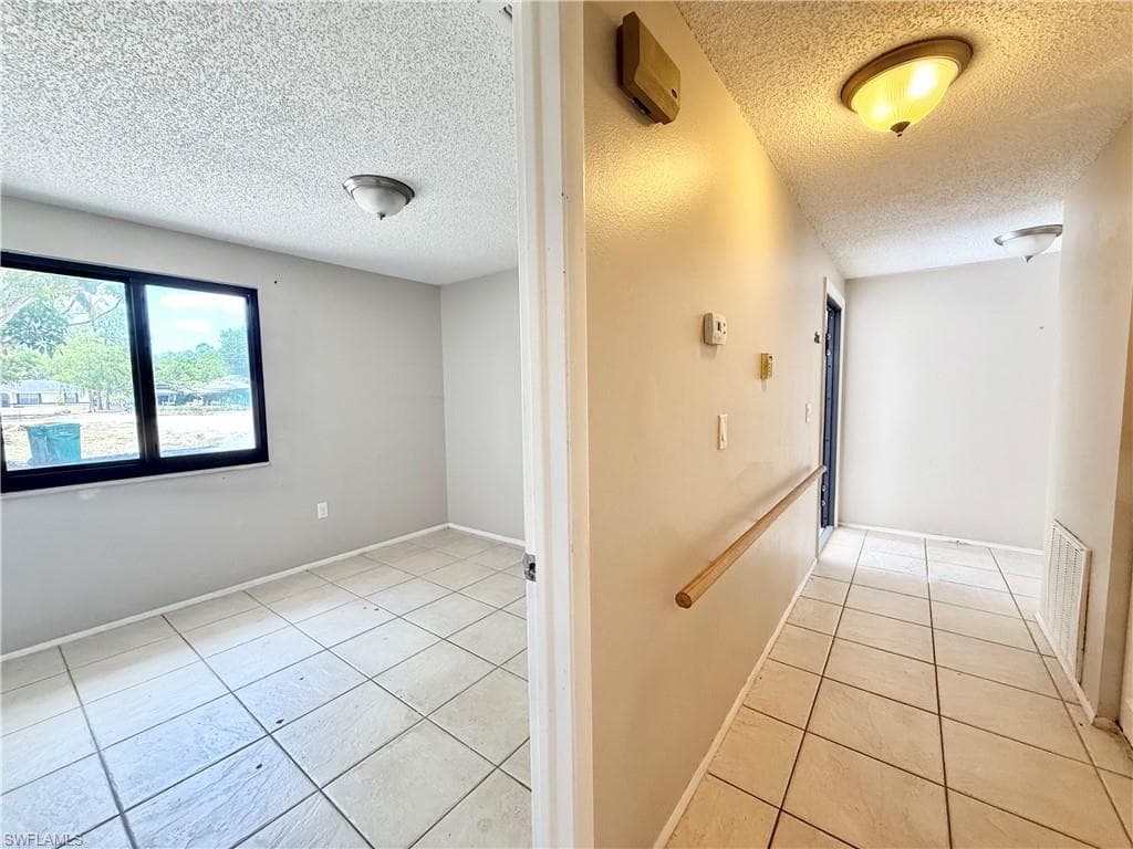 2120 21st St SW, Naples, FL 34117-21