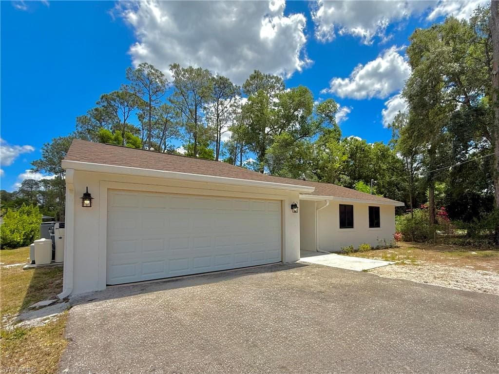 2120 21st St SW, Naples, FL 34117-2