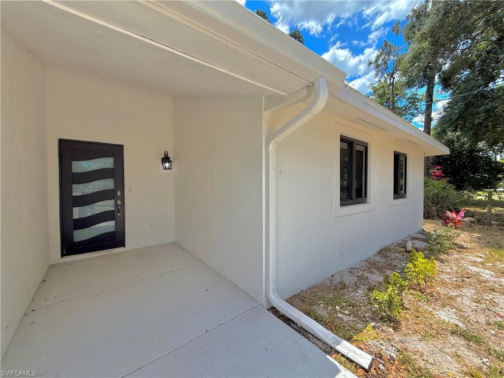 2120 21st St SW, Naples, FL 34117-3