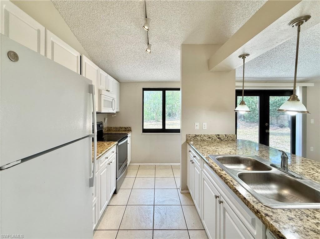 2120 21st St SW, Naples, FL 34117-7