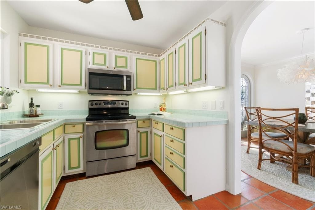 350 3rd Ave S 2b, Naples, FL 34102-20