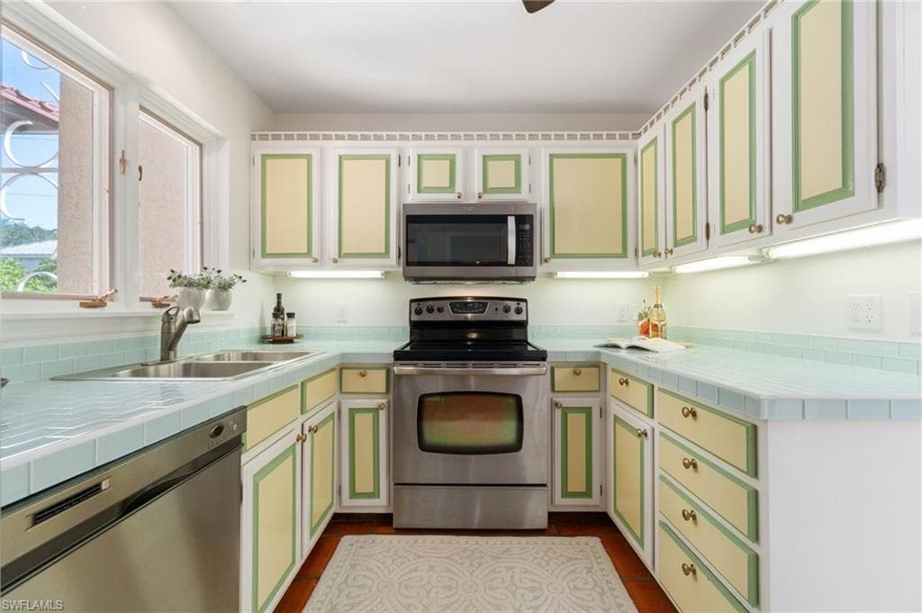 350 3rd Ave S 2b, Naples, FL 34102-22