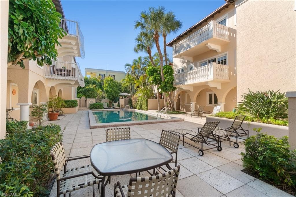 350 3rd Ave S 2b, Naples, FL 34102-2
