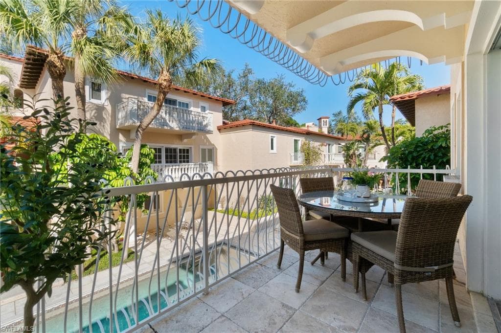 350 3rd Ave S 2b, Naples, FL 34102-35